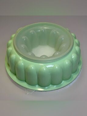 Vintage Tupperware USA 3 pc Mint Green Jello
Mold COMPLETE SET